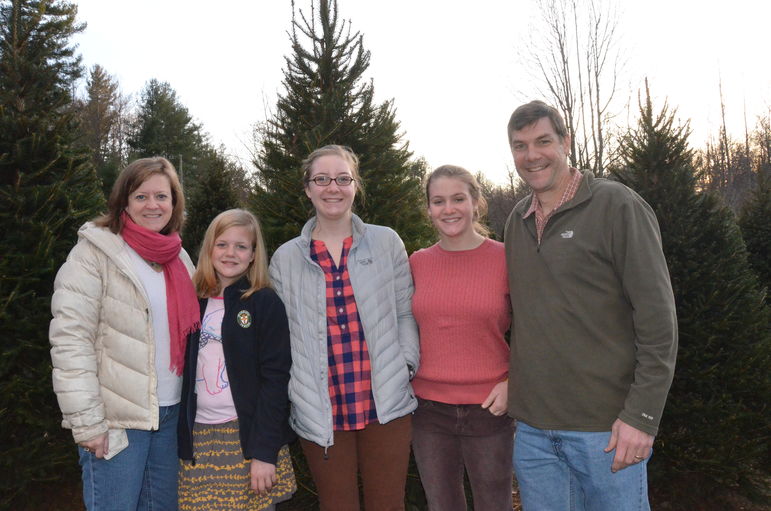 Marisa, Mary, Annie, Lucy and Yates Pharr happy to have found their 2012 family Christmas Tree