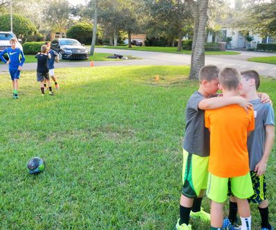 A little strategy talk before the next play.